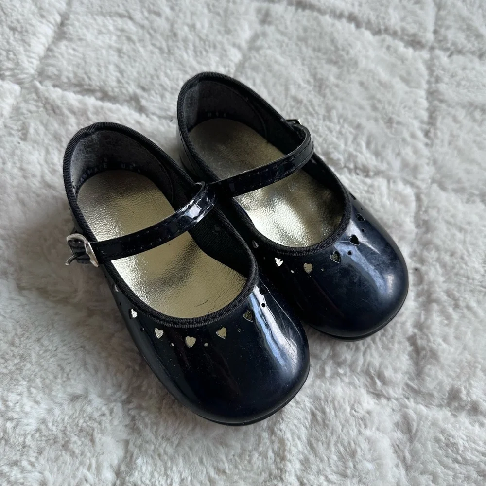 Vintage | Black Heart Cut-Outs Shiny Baby Shoes | Size 4